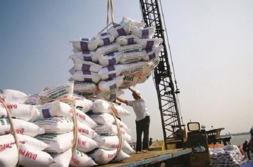 ۱۰۰ هزار تن برنج وارداتی در انبارهای بنادر و گمرکات دپو شده اند