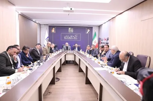 گلایه اصناف از بی ثباتی قیمت ارز گردش مالی مختل شده است